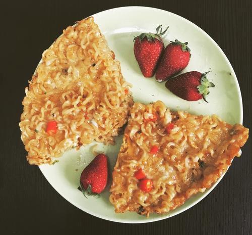 解锁几款泡面新吃法,可以炒着吃,可以当披萨,自己做做看