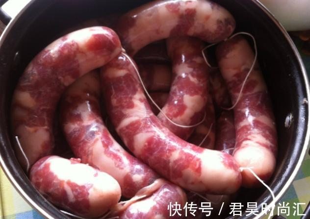 柴瘦|灌香肠时,别直接挂在太阳底下晒,牢记4个诀窍,香肠又香又入味