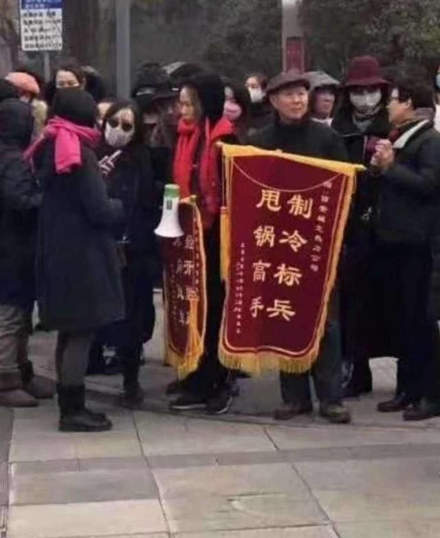 西安因为一面锦旗火了，锦旗上仅八个字，让人忍俊不禁