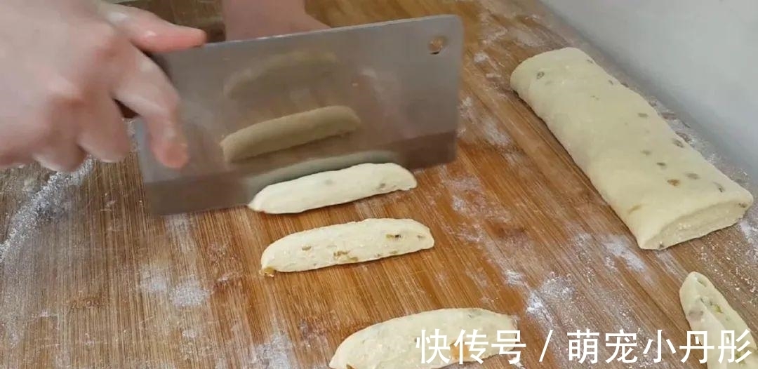 保鲜膜|以后面粉就这样做,一次炸一锅,个个香酥掉渣,比油条麻花还好吃