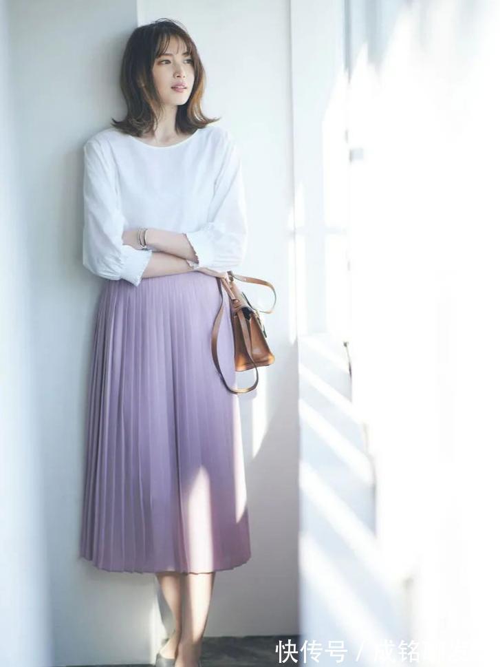 张扬|别再傻傻的穿“一身黑”了!今夏流行这几种配色,想不时尚都难