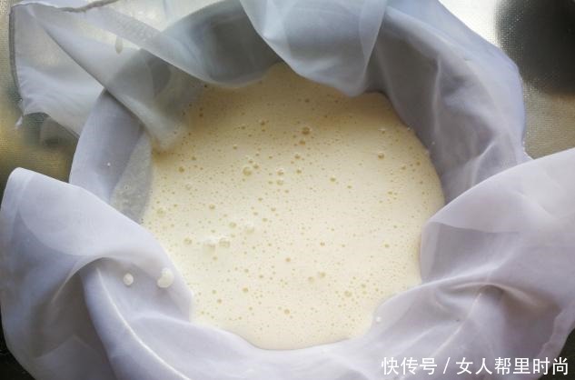 自制豆腐脑,掌握好4个窍门,做出来比蒸蛋还嫩滑,太好吃了