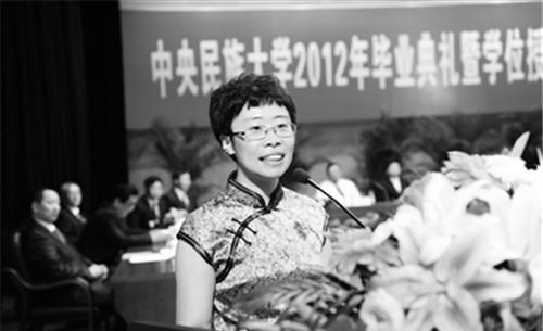 疑惑|继于丹之后,又一位国学大师现出原形,网友疑惑:她也配叫大师?