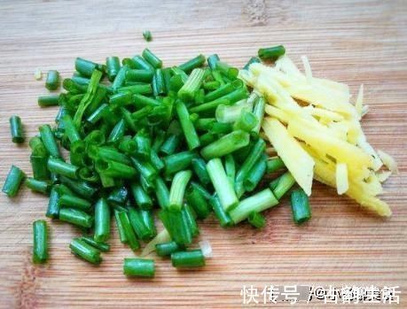 糖色|红烧肉用酱油上色总是发黑?大厨透露1点技巧,块块都是琥珀色