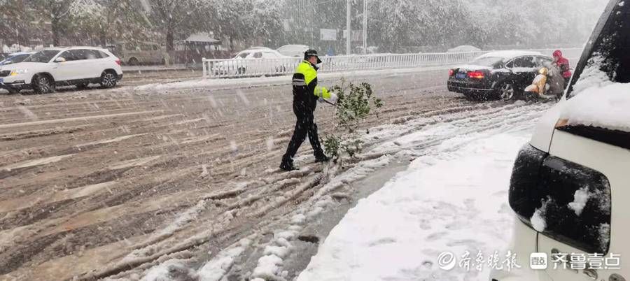 聊城|直击！风雪中聊城街头的逆行者！他们全力守护在路面一线