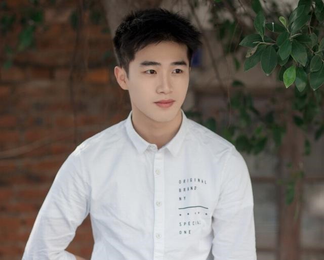 学生党 男生别再嫌弃“两边剃短”了,2020剪这四款发型,朋友都夸帅