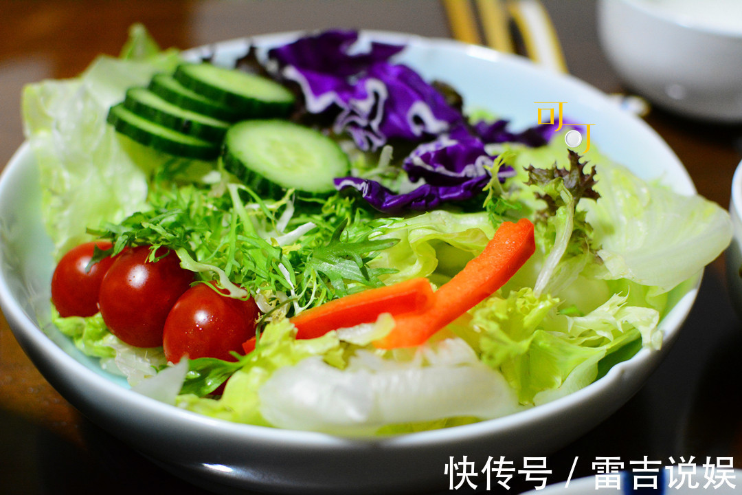 难得一家人周末聚餐,做点荤素搭配的好菜,晚餐有春天的气息