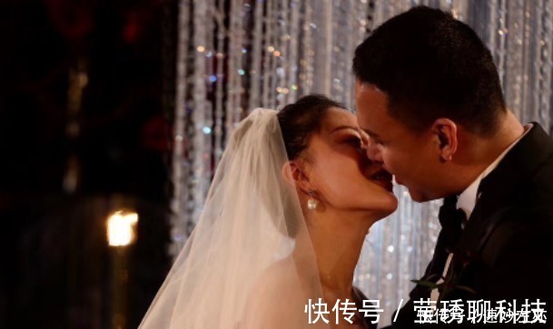 她在参加中国好声音成名后,嫁给爱奇艺总裁,今30岁成人生赢家