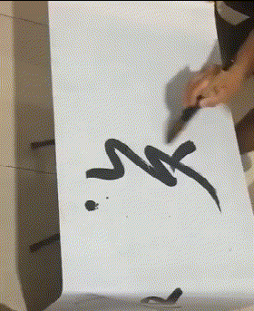 |搞笑GIF:看有些表演,需要做好安全防范