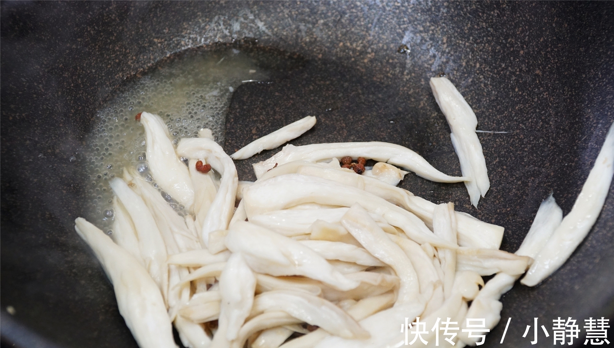 黑木耳|晒晒下班后的晚餐，3个菜不到10元，媳妇说你做素菜比肉菜还香