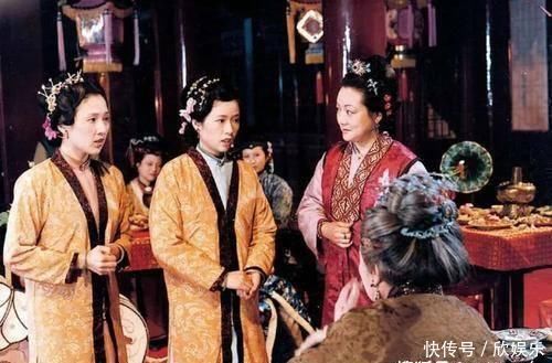 贾母为何给宝钗办生日宴，却不管不问黛玉探春无意道出背后真相