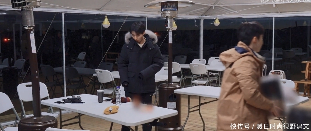 《恰好是少年》开播,王俊凯高反,王源、千玺纷纷发博关心