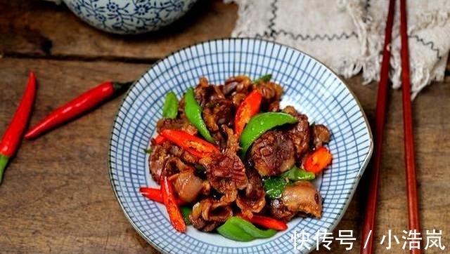 辣椒炒鸡胗|炒鸡胗没味肉质又硬?掌握2个小窍门,脆爽还入味