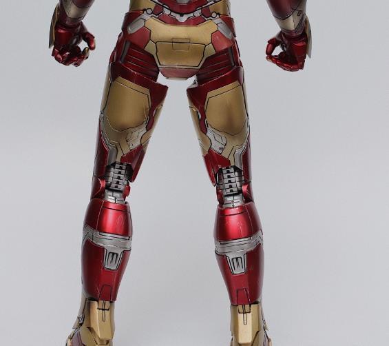 火烧|粉丝晒钢铁侠战损MK47手办,伤口宛如火烧,网友烟熏好评