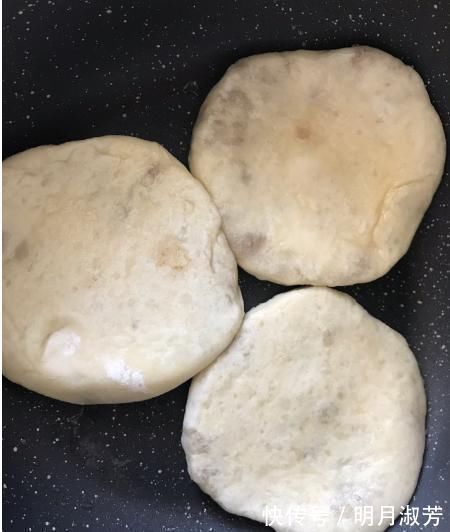 烙饼|烙饼要暄软,用对水是关键,学会这窍门,烙出来的饼凉了也特别软