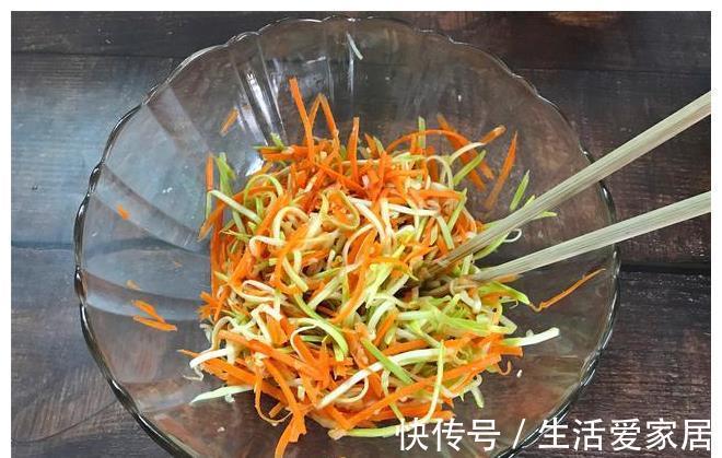 早餐饼|早餐饼最简单的做法,不用揉面,筷子一搅,10分钟解决全家人早