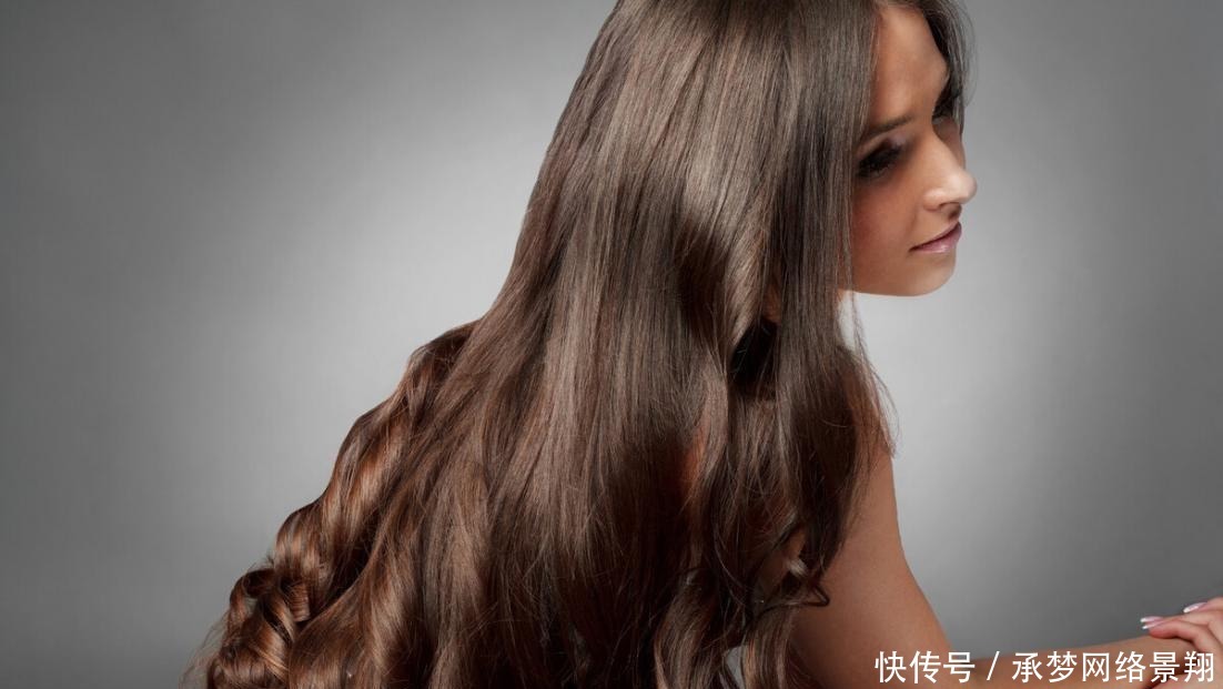 洗头|女孩子出门要清爽，头发爱出油可能是因为这5点，你中招了吗