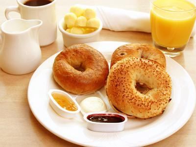 蛋白质|吃早餐有讲究，建议在起床后1小时内吃早餐
