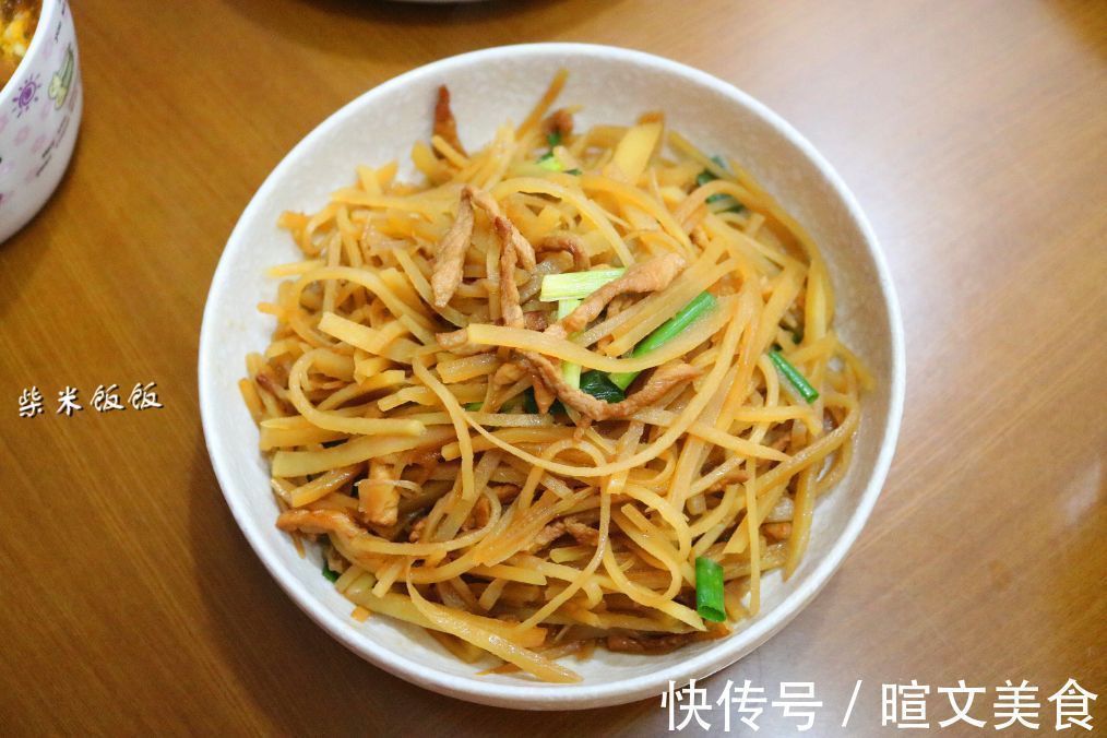 我家晚餐，3个家常菜，搭配发面饼和鸡蛋汤，全家吃得香