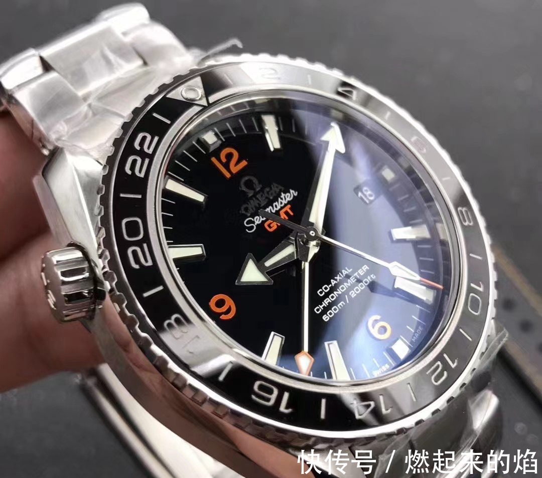 色差 VS厂欧米茄海马600GMT双时区复刻表真假对比一眼假吗!