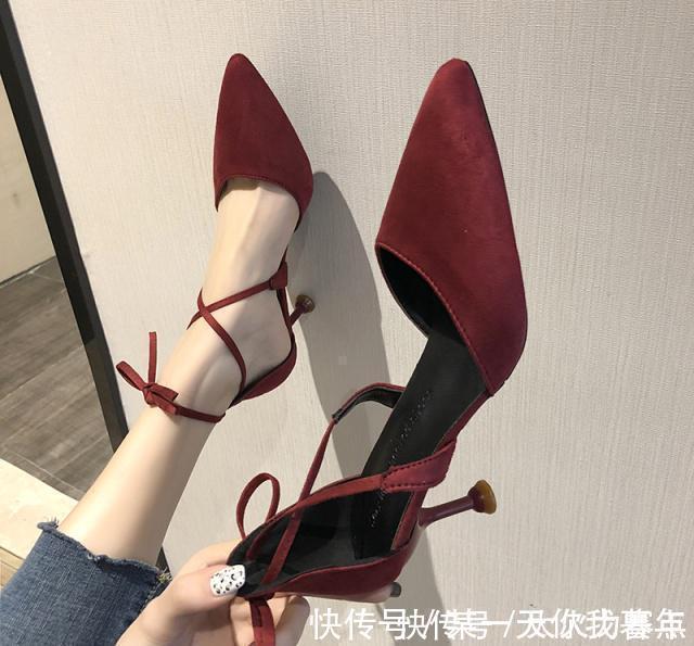 鞋子 小白鞋不兴了,洋气又显高的6款“美脚鞋”,舒适不累脚