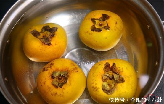 简单|才发现,柿子去苦涩这么简单,一把大米就轻松搞定,省事又实用!