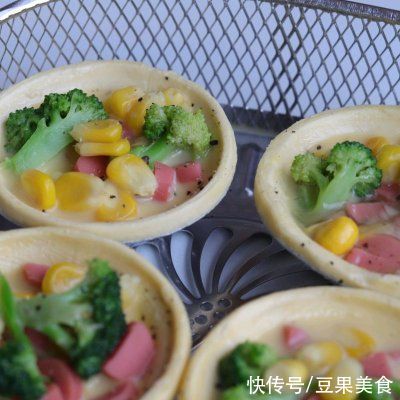 外酥里嫩|#安佳马苏里拉芝士挑战赛#杂蔬芝士咸蛋挞 | a43