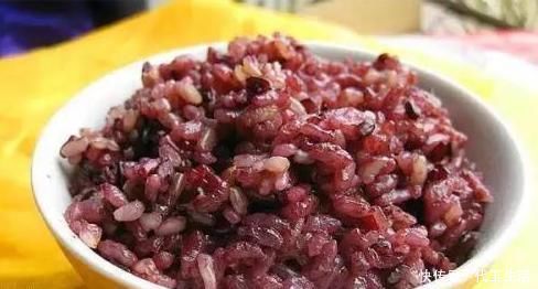 煮饭|煮饭的时候加一把此物,气血好了,皱纹没了,白发渐渐变黑发