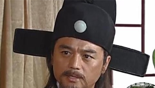 我家|宰相报喜:我家枯井能喷酒,皇帝前去参观,半路发现异常:诛九族