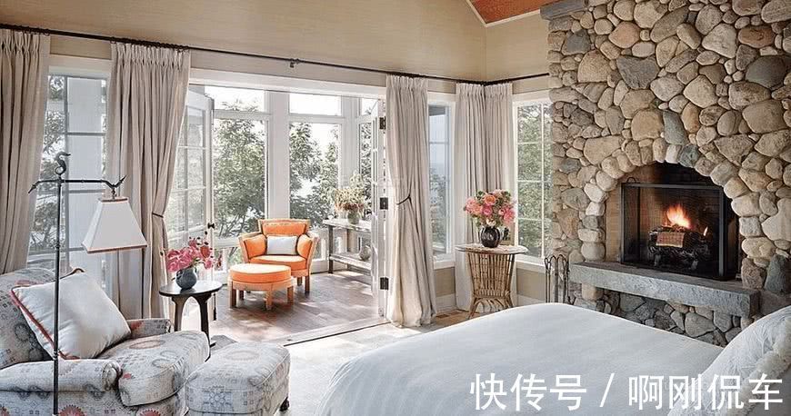 卖房|有阳台的户型,在卧室还是“客厅”好?卖房闺蜜一顿分析,我懂了