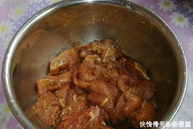 猪肉怎么炒才不柴酒席大厨教你一招,炒好的猪肉又嫩又滑