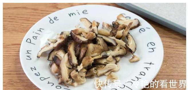 焖饭|懒人焖饭，只用一个电饭锅，饭菜全齐，天冷这样做，免洗一堆锅