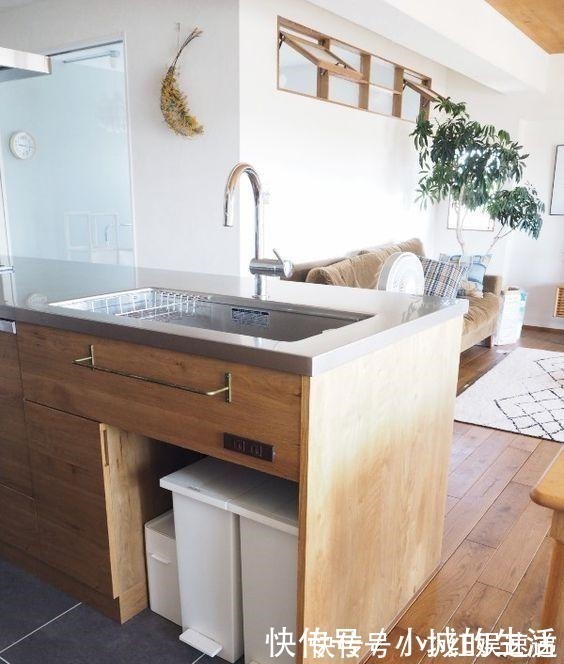 沥水架|我错了,厨房不该一个劲打柜子!地柜空1格装沥水架,省钱又好用!