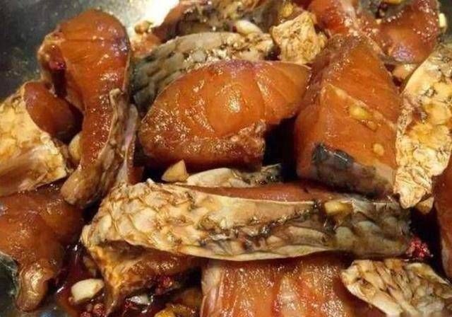 腌制|菜市场卖剩下的“死鱼”,都到哪儿去了鱼贩们的方式,让人佩服