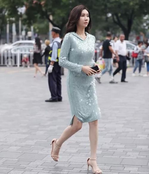  连衣裙|夏日的连衣裙，小姐姐偏爱清新靓丽的穿搭风格，尽显优雅好气质