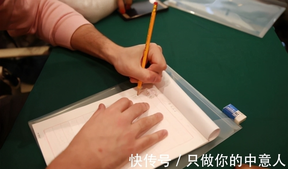 左手|左撇子的孩子更聪明?其实不一定,左撇子其实没有那么简单