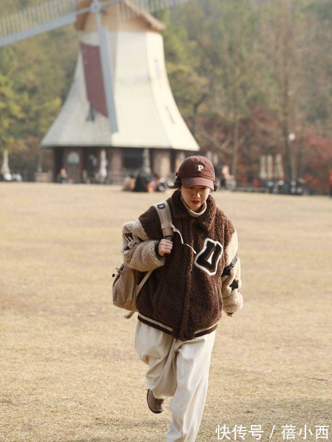 毛衣|原来“小白裤”这么显瘦,搭配羽绒服、毛衣都洋气,时髦精快学!