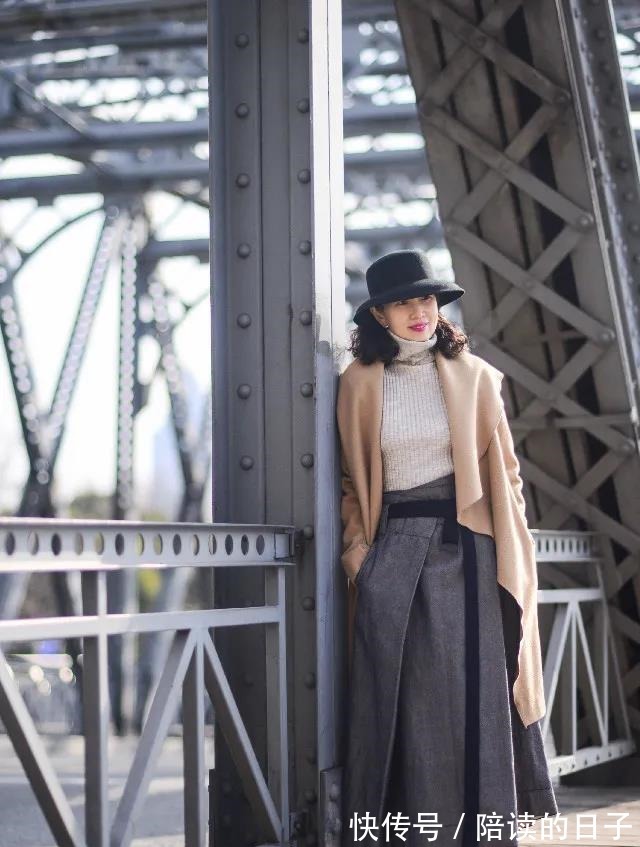 腰带 50岁女人,穿衣别太随便!瞧优雅的三木妈,她的穿搭值得借鉴!