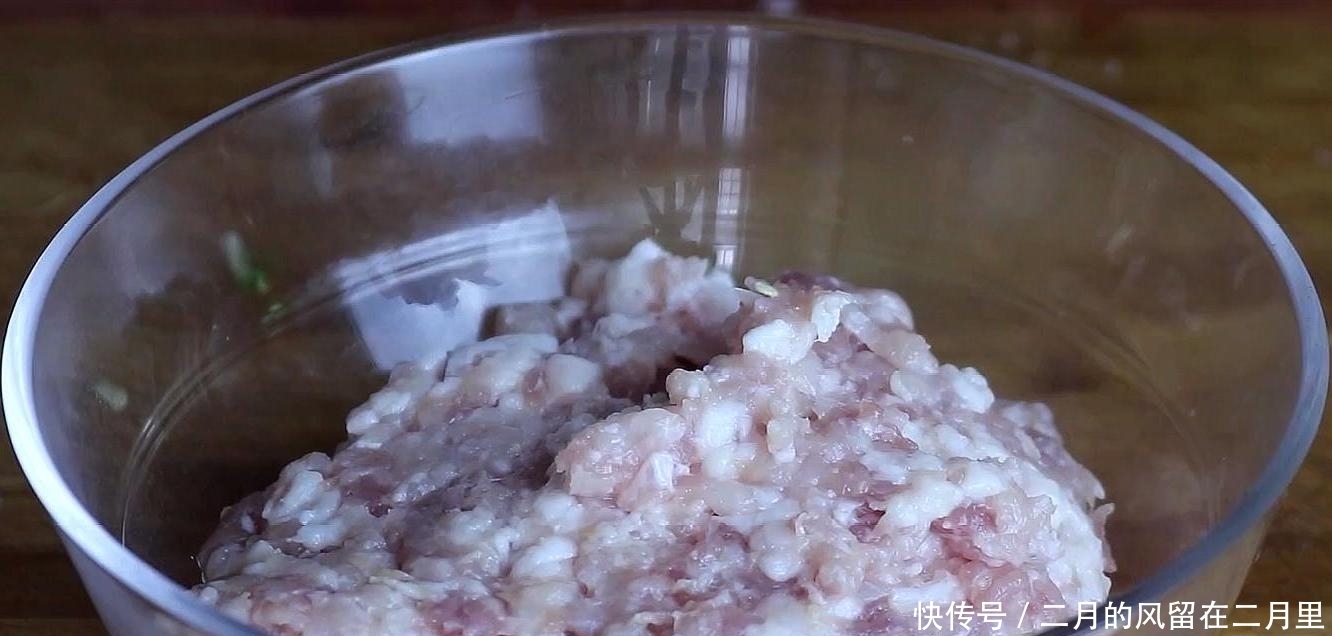 快过年了,这样做蛋卷,营养解馋,做法简单,全家都喜欢吃