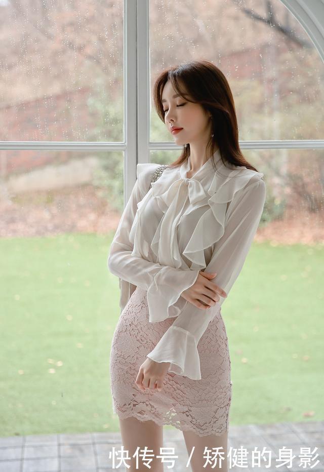 女神孙允珠时尚穿搭气质裙装,优雅洒脱