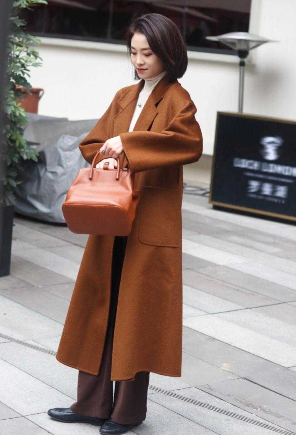 单一面|真正聪明的女人,通勤大衣这样搭,独具特色又干练气质