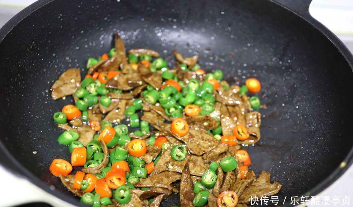猪肝|嫩炒猪肝是孩子补铁和预防近视的食补佳品,关键还好吃