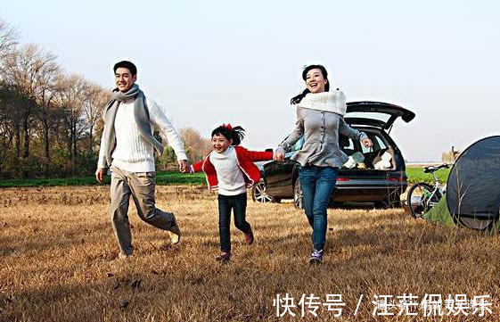 电视|爸爸关掉电视后,女儿趴在窗台一个多小时,顺着女儿眼神爸爸慌了