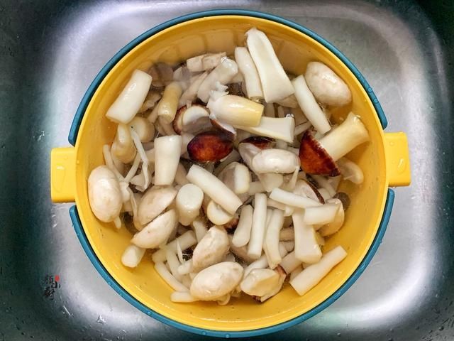 3月，宁可不吃肉也要喝这汤，营养又简单，家人常喝对脾胃好