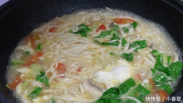世上美食千千万,孩子最爱还是妈妈煮的面,比山珍海味都香