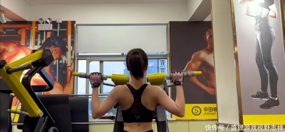 腹肌|哥伦比亚模特好身材吸粉无数,腹肌、马甲线、蜜桃臀,她全都有