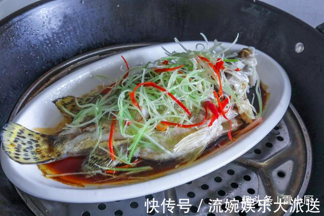 清蒸鱼，蒸几分钟要不要抹盐豉油怎么淋看看你做对了没