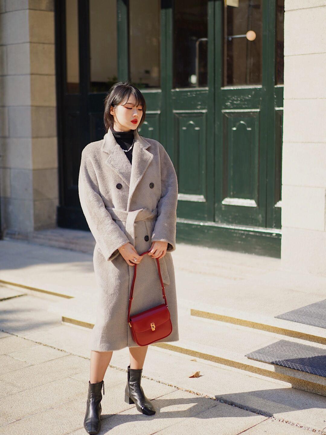 减龄感 女人一定要穿的有品味,4个神仙色大衣分享给你,可以照着搭