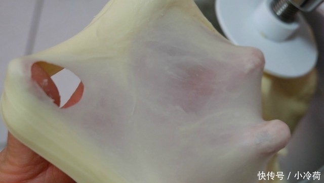 自制面包乐趣多,加上炼乳和葡萄干,又香又软味道赞,做法分享