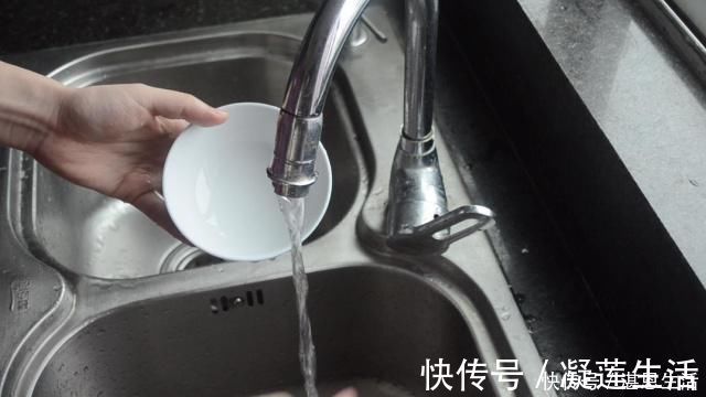 洗碗池|洗碗池上放个一次性口罩,这样用途太棒了,一年省下不少钱,实用